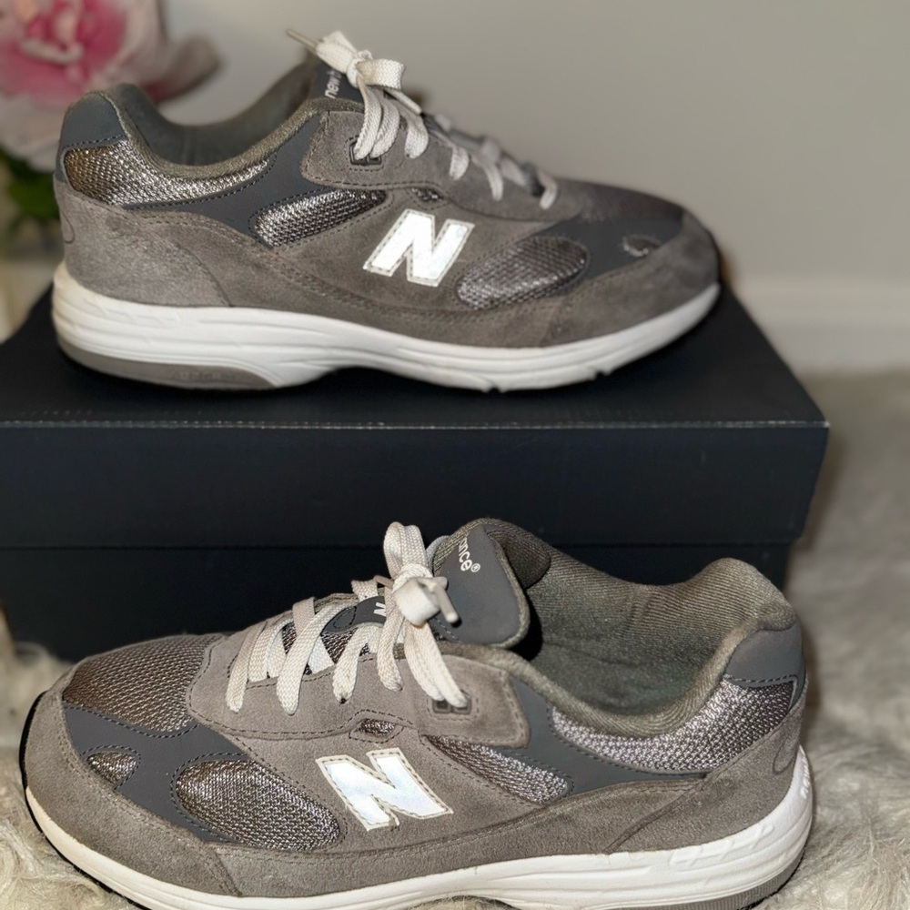 NEW BALANCE 993 Sz:7 Big Kids. Great condition, authentic, comes with/box - Picture 8 of 12